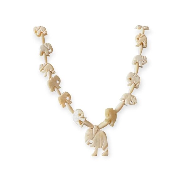 Vintage Carved Elephant Necklace from India, 70s - Picture 3 of 8